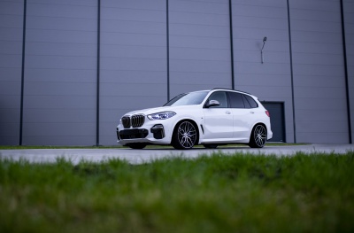 BMW Gloss Black Machined Face