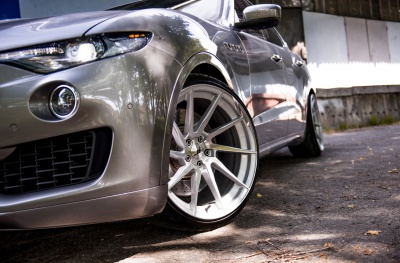 Maserati japan racing rim details