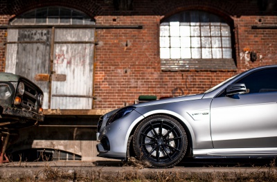 Mercedes-Benz Glossy Black