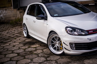 Volkswagen Golf / R / GTI