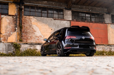 Volkswagen Golf / R / GTI