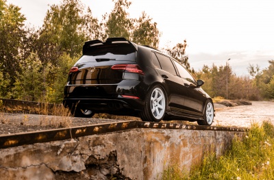 Volkswagen Golf / R / GTI