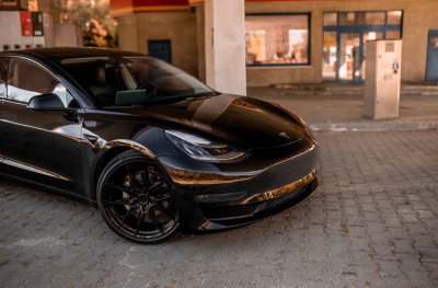 Tesla Glossy Black