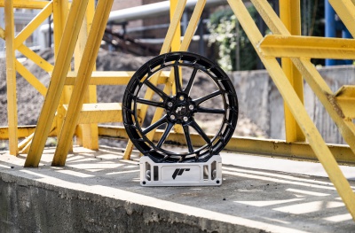 JR45 Glossy Black