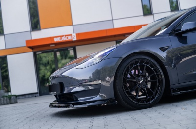Tesla Glossy Black