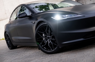 Tesla Gloss Black Machined Face