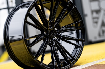 JR52 Glossy Black