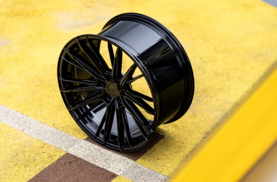JR52 Glossy Black