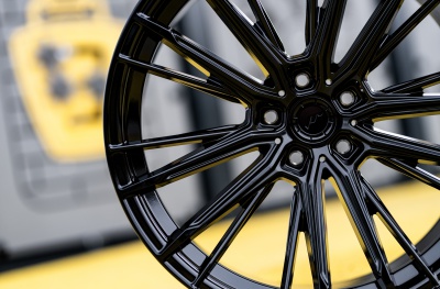 JR52 Glossy Black