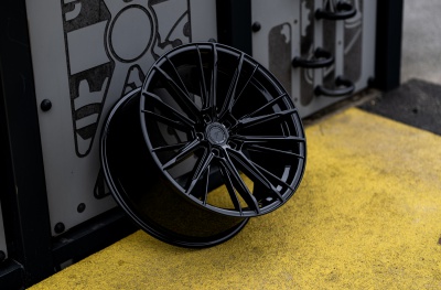 JR52 Glossy Black