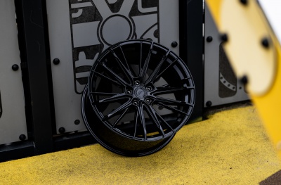 JR52 Glossy Black