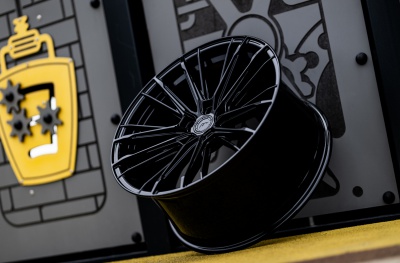 JR52 Glossy Black