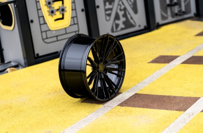 JR52 Glossy Black